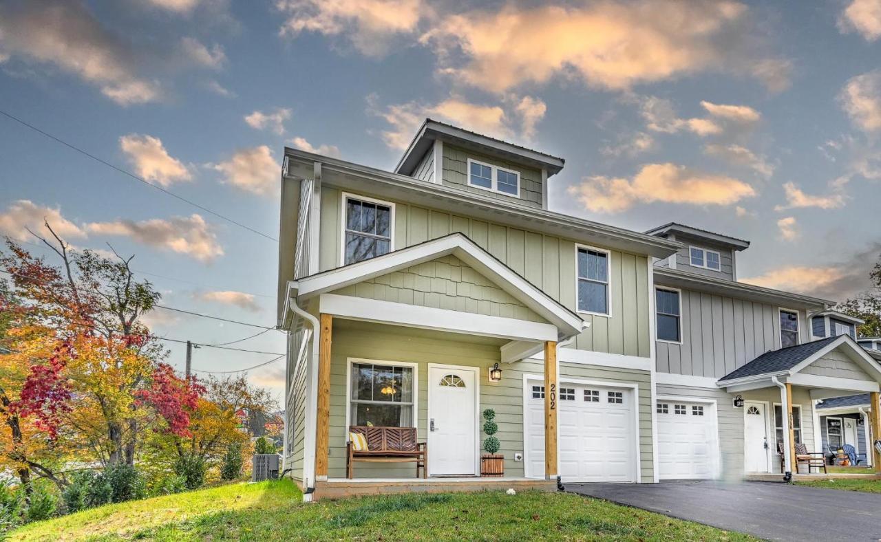 Accessible To Center Townhome 1 Holiday home *