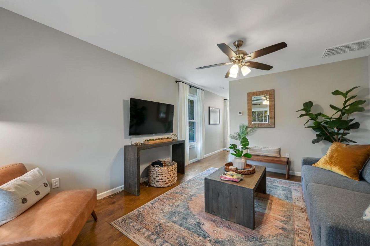 Accessible To Center Townhome 1 Holiday home